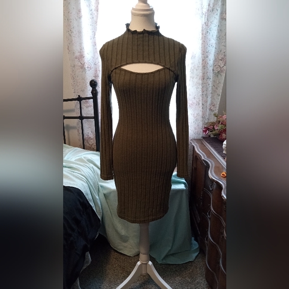 Olive Green Cut-Out Sweater Dress Size M - Picture 3 of 10